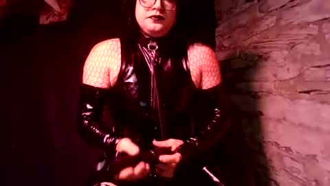 Snapshot of strangespence chatting on April 26, 2026, 7:17 am Mistress kinki online show from April 26, 2026, 7:17 am