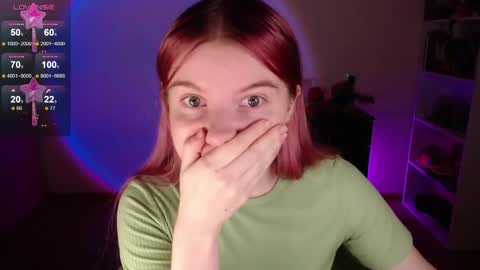 Snapshot of strawberry_juli chatting on November 22, 2025, 9:30 am Juli online show from November 22, 2025, 9:30 am