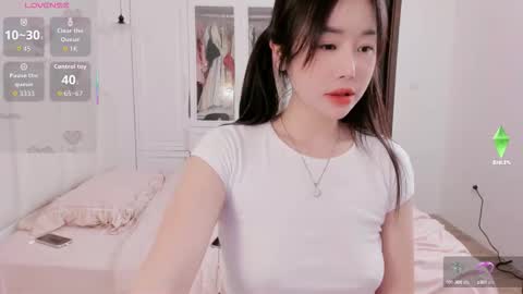 strawberry_loveee online show from October 16, 2025, 5:30 am