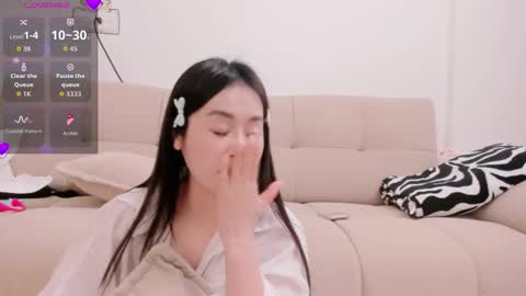 strawberry_loveee online show from November 2, 2025, 4:42 pm