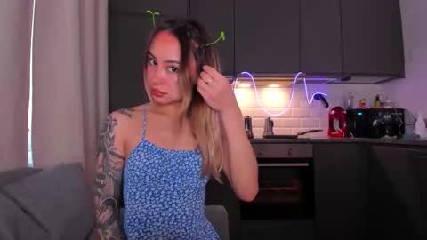 Snapshot of strawberrypie99 chatting on November 12, 2025, 12:05 pm Tati and Lola online show from November 12, 2025, 12:05 pm