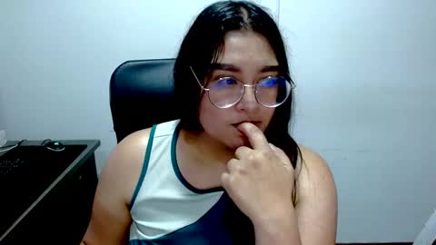 strawlux online show from May 18, 2026, 4:35 pm