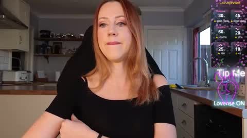 Amorina online show from November 26, 2025, 10:38 am