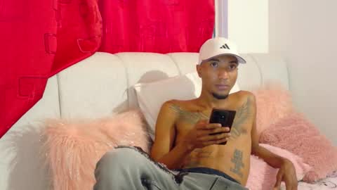 stronganddelicious online show from September 21, 2025, 6:09 pm