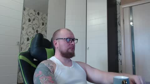 Snapshot of strongass18 chatting on April 21, 2026, 8:53 am Alex online show from April 21, 2026, 8:53 am