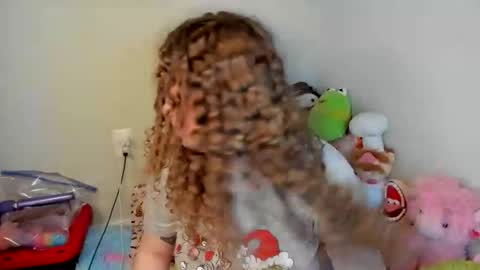 Strwbby online show from December 4, 2025, 2:43 am