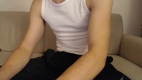 Snapshot of studfromparis chatting on January 29, 2025, 2:32 pm Stud From Paris online show from January 29, 2025, 2:32 pm