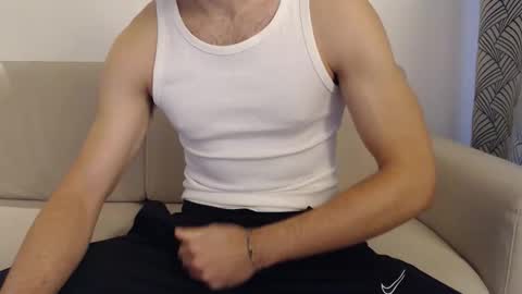 Snapshot of studfromparis chatting on October 23, 2025, 10:36 am Stud From Paris online show from October 23, 2025, 10:36 am