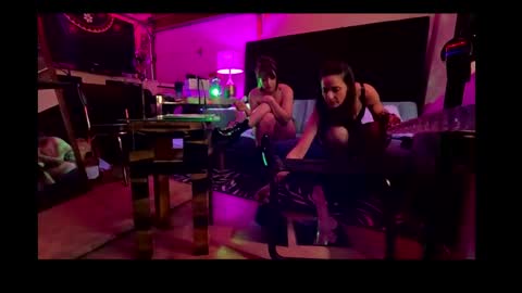 Snapshot of studio4three chatting on December 22, 2024, 9:22 am studio4three online show from December 22, 2024, 9:22 am