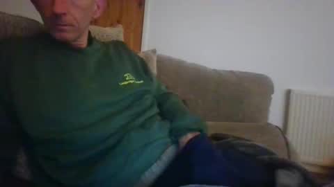 Snapshot of stuuuey73 chatting on January 10, 2026, 9:52 pm stuuuey73 online show from January 10, 2026, 9:52 pm