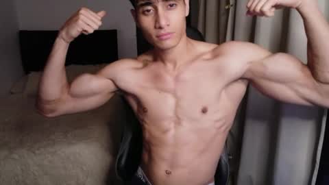Snapshot of stylishman01 chatting on May 4, 2026, 12:39 am stylish man online show from May 4, 2026, 12:39 am