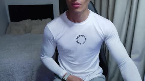 Snapshot of stylishman01 chatting on May 17, 2026, 9:22 pm stylish man online show from May 17, 2026, 9:22 pm