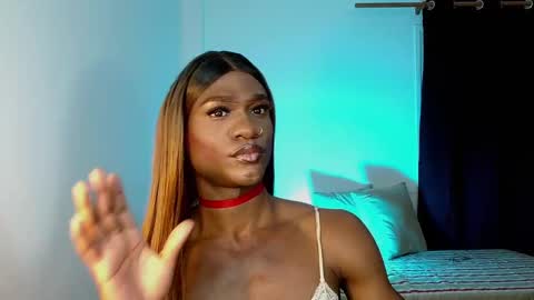 Snapshot of suannyklatten_ chatting on March 2, 2025, 4:28 am Suanny Klatten It is my account independent online show from March 2, 2025, 4:28 am