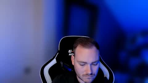 Snapshot of sub_austr chatting on November 8, 2025, 8:40 pm sub_austr online show from November 8, 2025, 8:40 pm