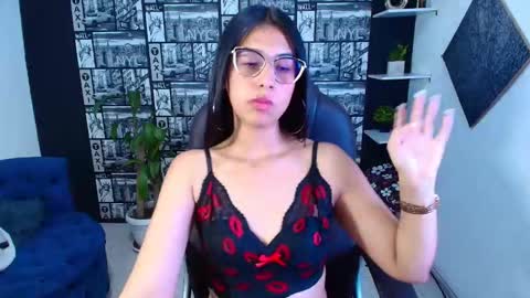 sub_scarlett_ online show from November 28, 2025, 2:09 pm