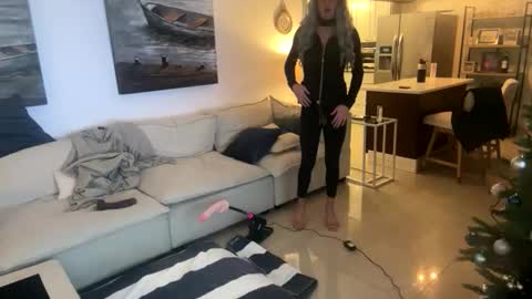 Snapshot of submiss14 chatting on December 22, 2025, 8:22 am Sissy Isabella online show from December 22, 2025, 8:22 am