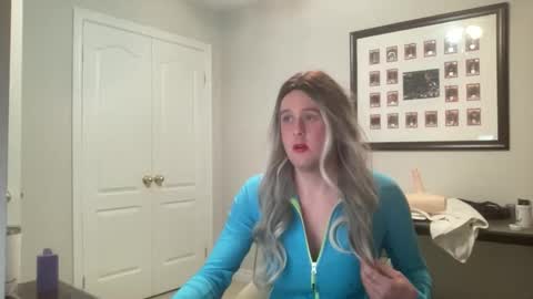 Snapshot of submiss14 chatting on May 22, 2026, 7:37 am Sissy Isabella online show from May 22, 2026, 7:37 am