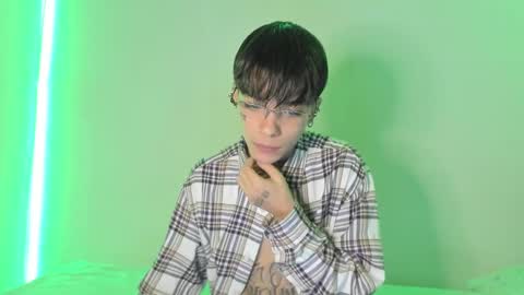 Snapshot of submissive_boyy_ chatting on December 9, 2024, 3:44 pm nico online show from December 9, 2024, 3:44 pm