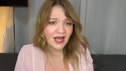 Snapshot of submissivescarletxo chatting on May 15, 2026, 11:12 pm Scarlet online show from May 15, 2026, 11:12 pm
