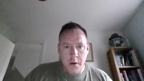 Snapshot of subpig84 chatting on April 1, 2026, 5:21 pm Sub Male online show from April 1, 2026, 5:21 pm