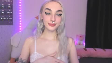 Chloe online show from November 28, 2025, 2:09 pm