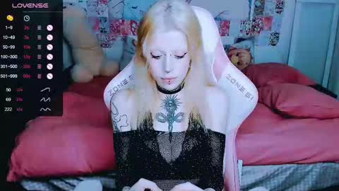 succubus_leslie online show from March 18, 2026, 10:02 pm