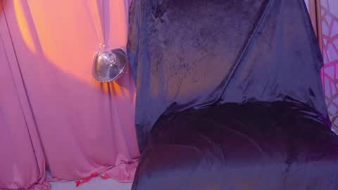 Snapshot of succubus_rosemilk chatting on May 22, 2026, 11:21 pm Succubus RoseMilk online show from May 22, 2026, 11:21 pm