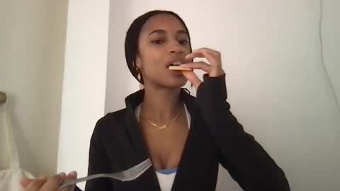 Snapshot of succubussirena chatting on April 6, 2026, 11:44 am Succubus Sirena online show from April 6, 2026, 11:44 am