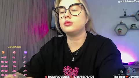 suchcute_ online show from February 19, 2026, 3:02 am