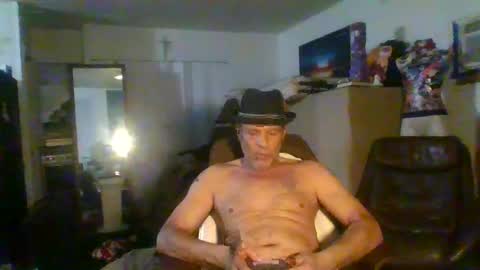 SUCKITU812 online show from February 5, 2025, 10:51 am