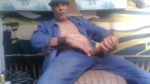 SUCKITU812 online show from October 17, 2025, 9:45 am