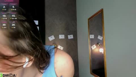 Snapshot of suee_larson chatting on June 8, 2026, 1:28 am Sue online show from June 8, 2026, 1:28 am