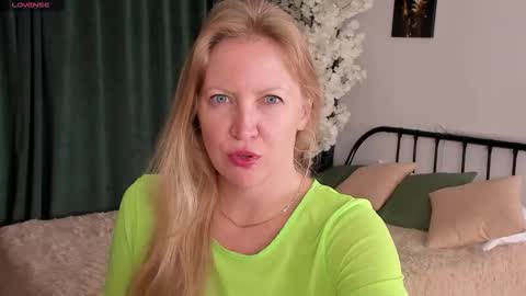 Snapshot of sugamomy chatting on October 8, 2025, 12:08 am sugamomy online show from October 8, 2025, 12:08 am