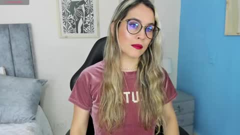 sugar_milff online show from May 12, 2026, 12:24 pm