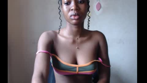 Bella online show from October 5, 2025, 8:56 am