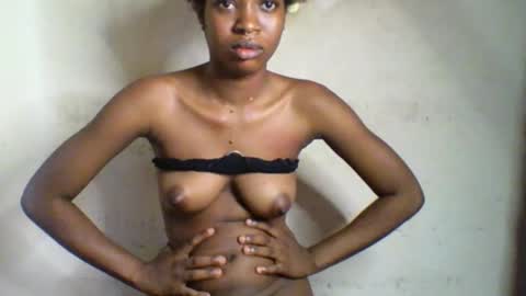 Snapshot of sugarmeltsxx chatting on November 6, 2025, 10:38 am Bella online show from November 6, 2025, 10:38 am