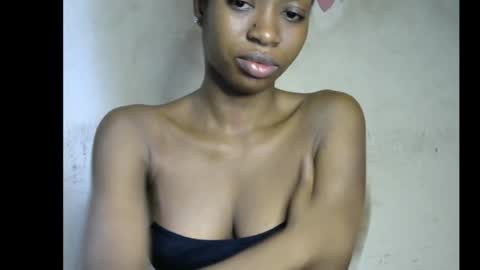 Snapshot of sugarmeltsxx chatting on December 18, 2025, 8:42 am Bella online show from December 18, 2025, 8:42 am