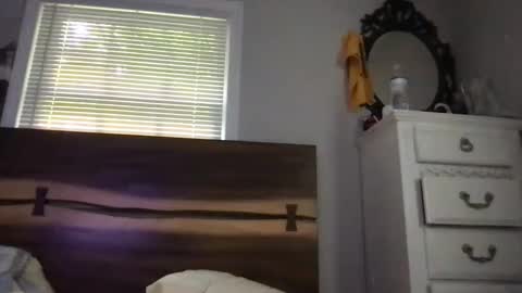 sugarwhite11 online show from October 7, 2025, 4:26 pm