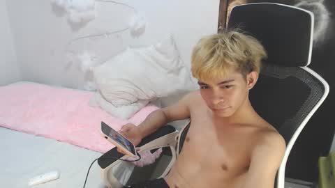 sultry_charls online show from October 19, 2025, 6:41 pm