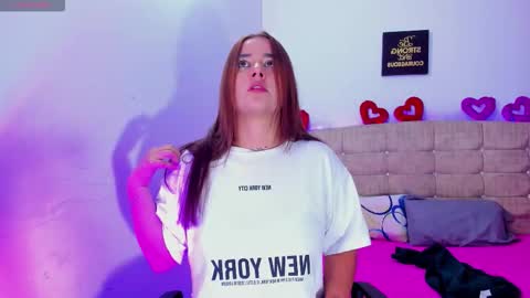 Snapshot of summer_girls01 chatting on January 8, 2026, 3:09 am summer_girls01 online show from January 8, 2026, 3:09 am