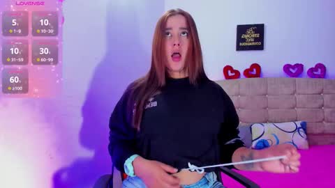 Snapshot of summer_girls01 chatting on January 10, 2026, 4:14 am summer_girls01 online show from January 10, 2026, 4:14 am