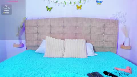 Snapshot of summer_girls01 chatting on March 21, 2026, 6:00 pm summer_girls01 online show from March 21, 2026, 6:00 pm