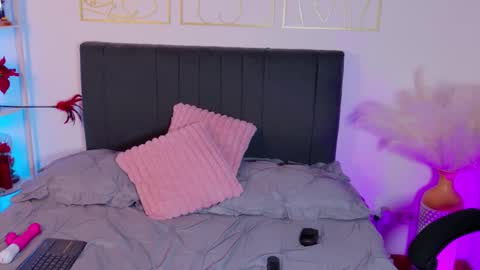 Snapshot of summer_holiday chatting on December 16, 2025, 5:45 am OnlyFans summer holiday online show from December 16, 2025, 5:45 am