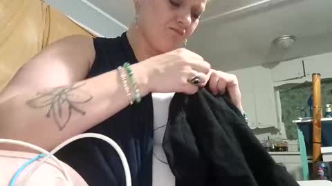 Summer Divine online show from October 12, 2025, 7:29 am