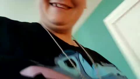 Summer Divine online show from October 22, 2025, 6:07 pm