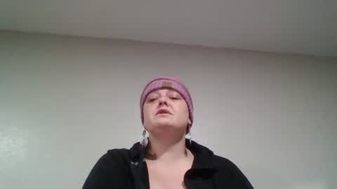 Summer Divine online show from November 18, 2025, 8:19 am