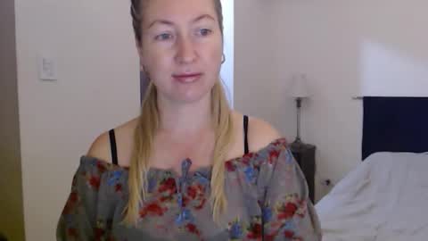 Snapshot of sunbrilliant chatting on May 22, 2026, 11:38 am sunbrilliant online show from May 22, 2026, 11:38 am