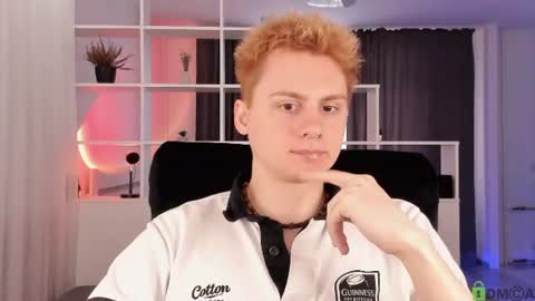 Snapshot of sunburn_boy chatting on July 19, 2026, 6:28 am Emilio online show from July 19, 2026, 6:28 am