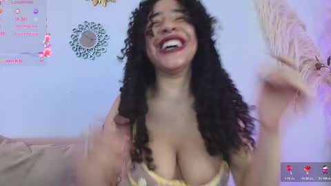 Aillyn Perez online show from October 21, 2025, 9:59 pm