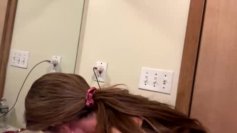 sunnbabe92485 online show from December 19, 2025, 1:23 am